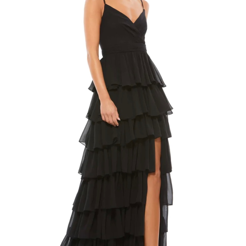NWT Mac Duggal Sleevless gown with ruffled skirt